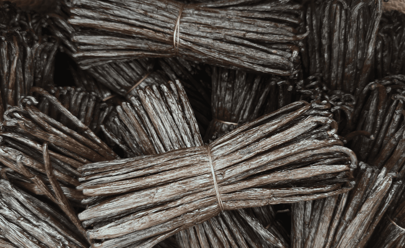 Vainas de vainilla gourmet naturales de alta calidad, aroma intenso y aspecto premium para repostería y cocina.